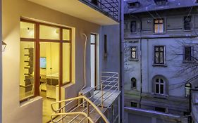 CHÂTEAU: Upscale Suites in Bucharest's Historical Center!